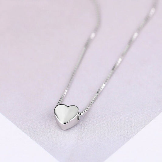 Amorital minimalist silver heart pendant necklace — elegant everyday jewelry gift for her symbolizing love and simplicity